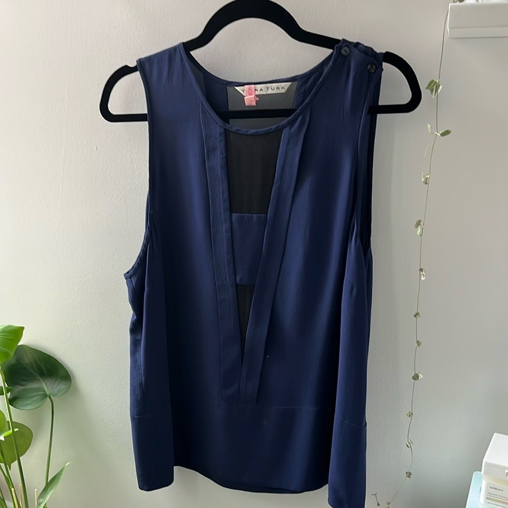 100% Silk: Elegant Navy Sleeveless Top